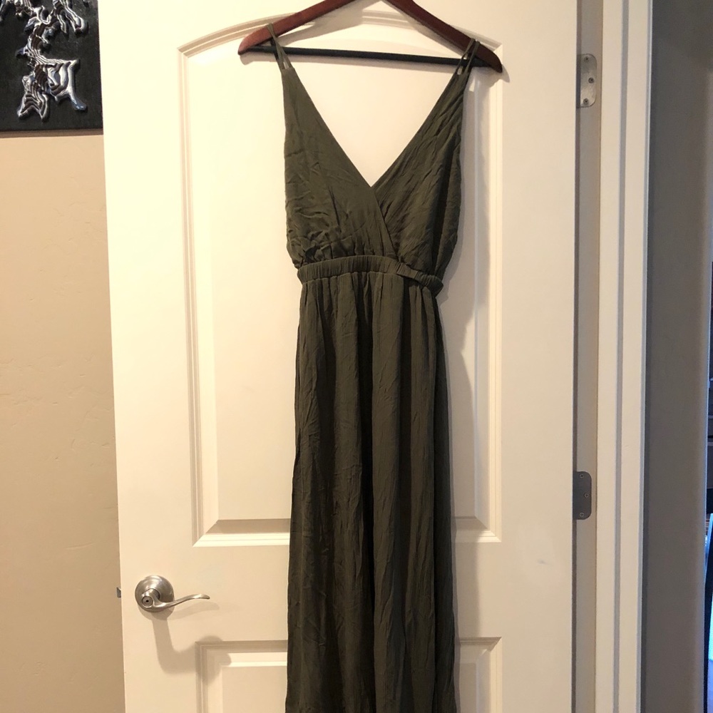 Lulu’s open back maxi dress